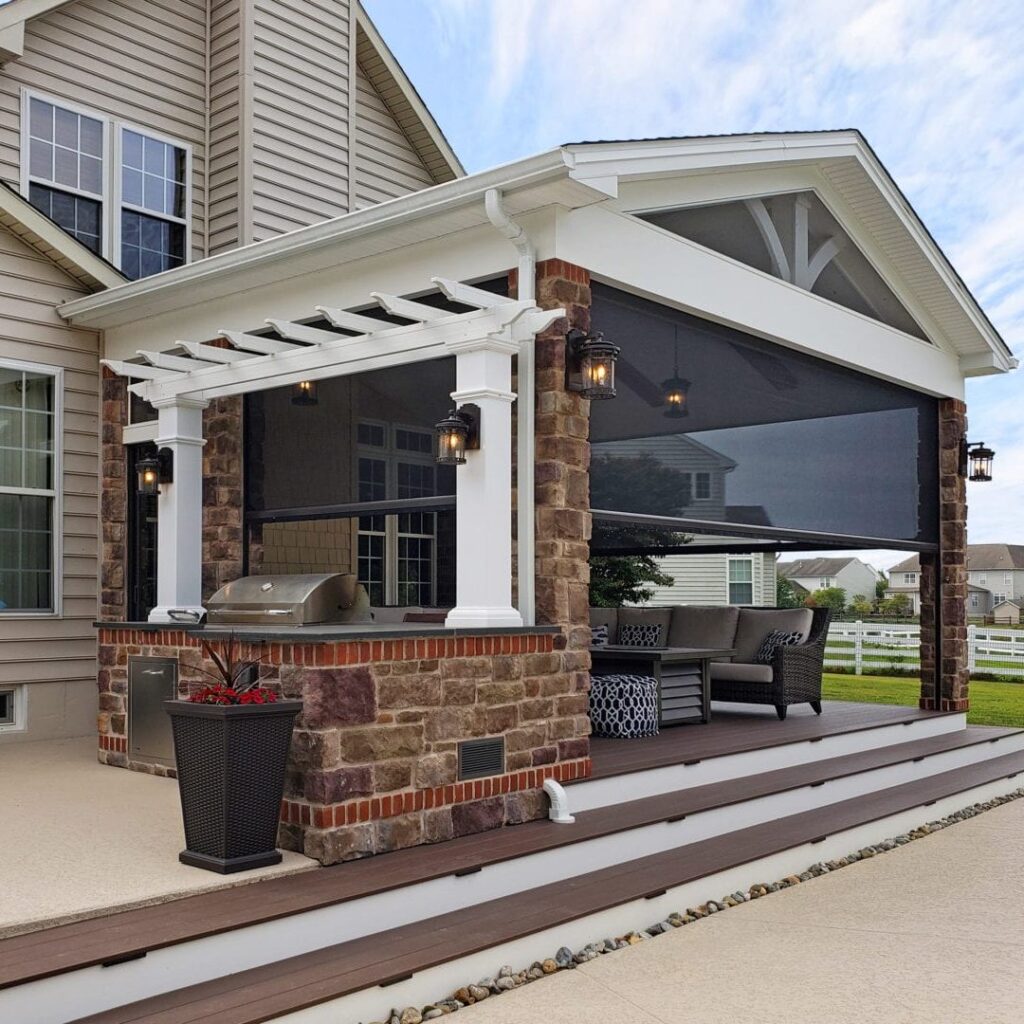 porches retractable porch 1440x1080 square.jpg